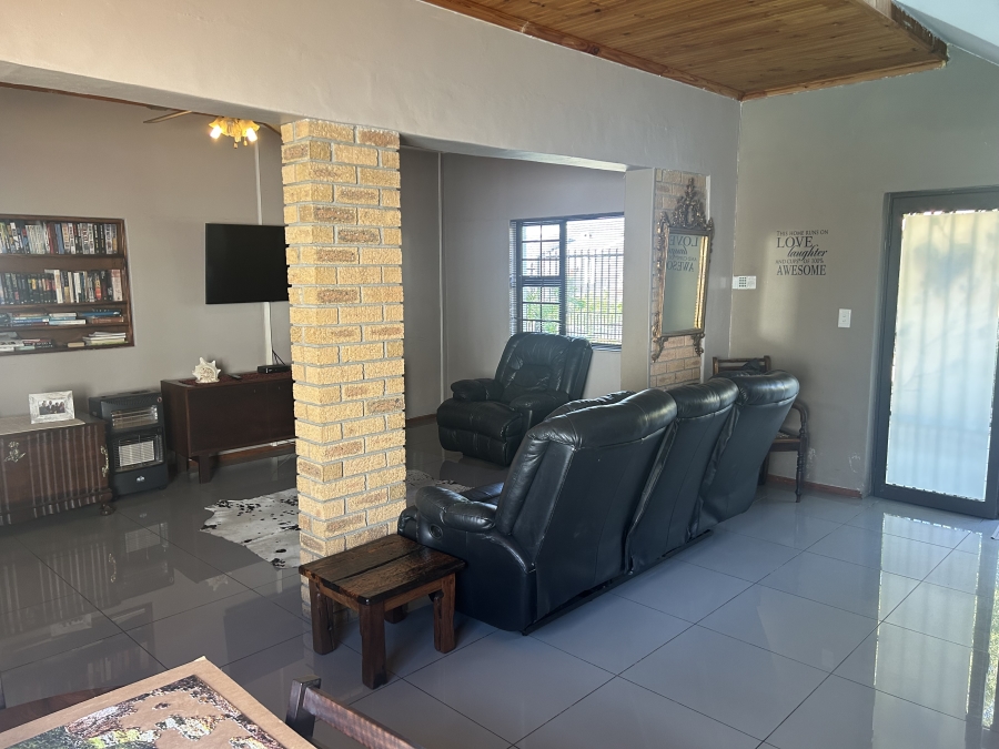 7 Bedroom Property for Sale in Uitsig Western Cape